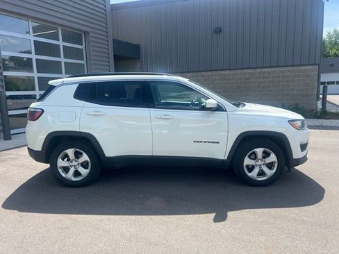 Used 2019 Jeep Compass Latitude w/ Safety & Security Group FWD image 4