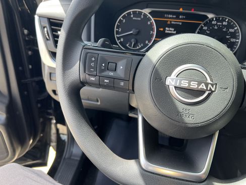 Used 2023 Nissan Rogue SV FWD image 16
