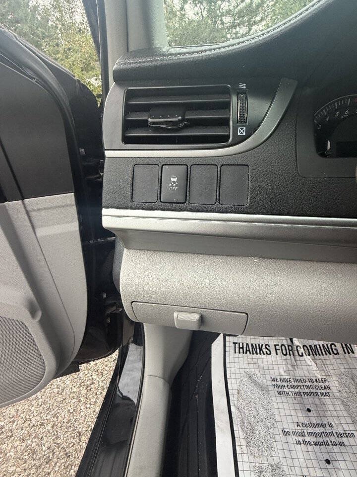 Used 2012 Toyota Camry LE FWD image 12