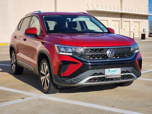 Used 2022 Volkswagen Taos SE image 3