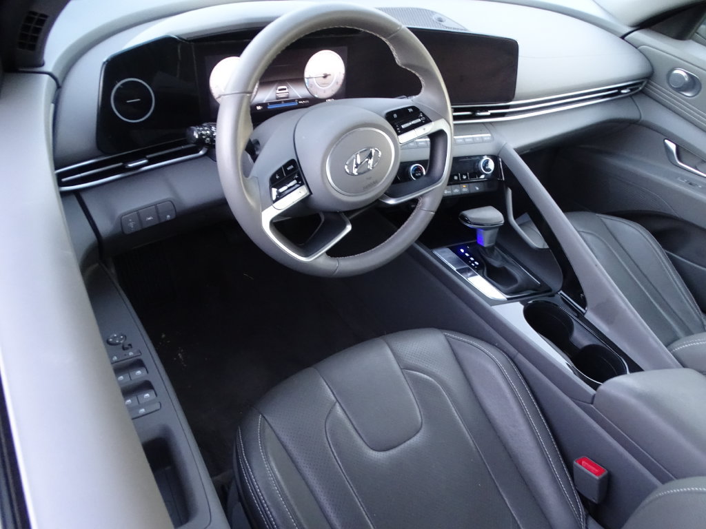 Used 2023 Hyundai Elantra SEL w/ Convenience Package FWD image 7