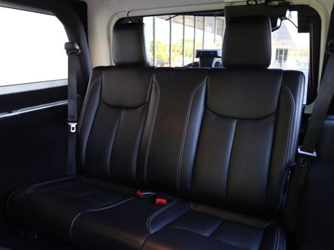 Used 2016 Jeep Wrangler Sahara w/ Mopar Chrome Edition Group image 18