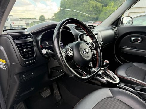 Used 2017 Kia Soul ! FWD image 17