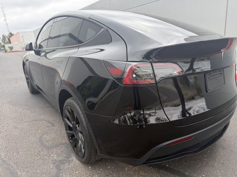 Used 2023 Tesla Model Y Long Range AWD/4WD image 9