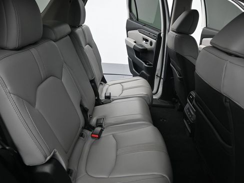 Used 2025 Honda Pilot Touring image 13