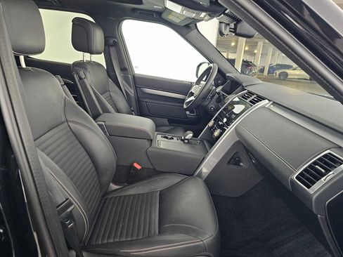 Used 2025 Land Rover Discovery Dynamic SE AWD/4WD image 10