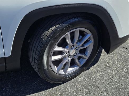 Used 2024 GMC Terrain SLT image 6