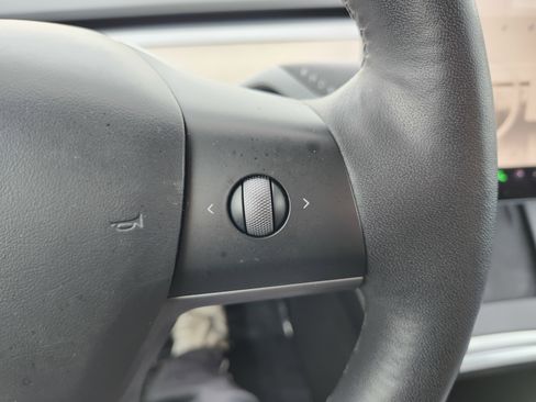 Used 2023 Tesla Model Y Long Range image 36