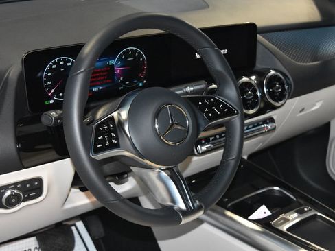 Certified 2025 Mercedes-Benz GLA 250 4MATIC image 2