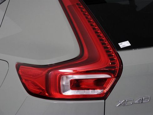 Certified 2023 Volvo XC40 Recharge Plus image 18