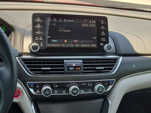 Used 2019 Honda Accord Touring image 17