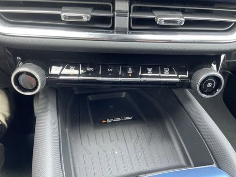 New 2026 Chevrolet Equinox EV LT AWD/4WD image 19