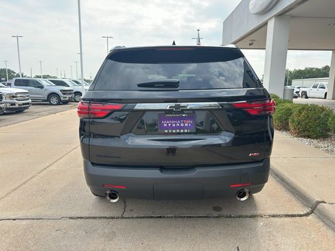 Used 2023 Chevrolet Traverse RS FWD image 12