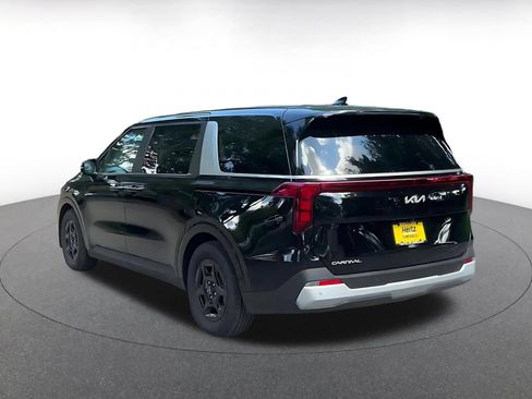 Used 2026 Kia Carnival FWD image 11