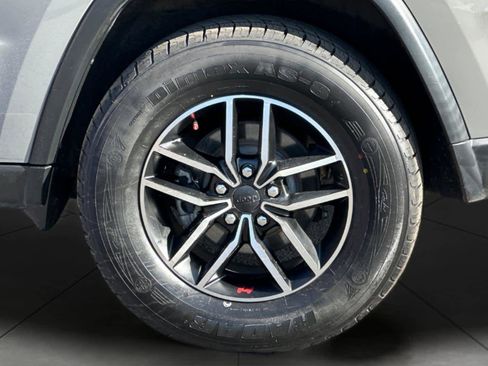 Used 2019 Jeep Grand Cherokee Trailhawk AWD/4WD image 11