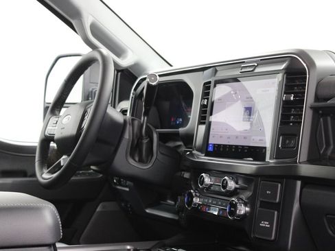 New 2026 Ford F250 Lariat w/ Black Appearance Package image 31