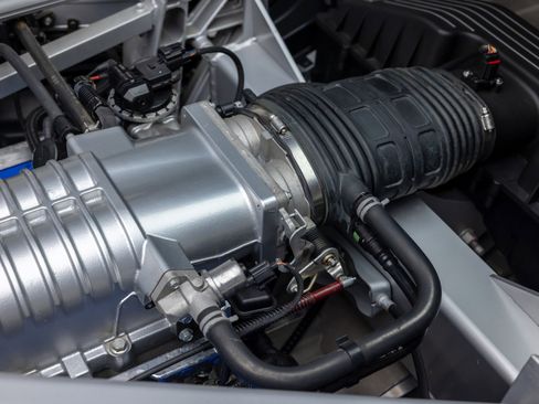 Used 2005 Ford GT RWD image 24