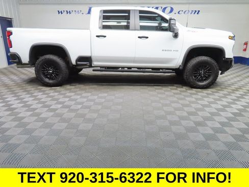 Used 2025 Chevrolet Silverado 2500 ZR2 w/ Technology Package AWD/4WD image 2