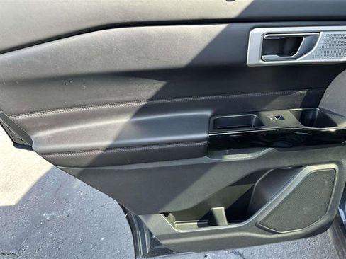 Used 2022 Ford Explorer Platinum w/ Equipment Group 601A image 12