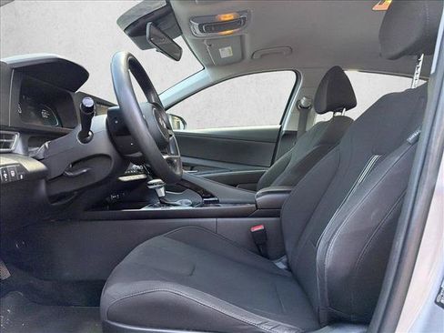 Used 2025 Hyundai Elantra Hybrid FWD image 11