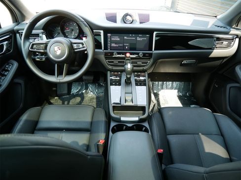 New 2025 Porsche Macan image 8