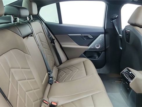 Used 2024 BMW 530i xDrive 530i xDrive w/ Premium Package image 25