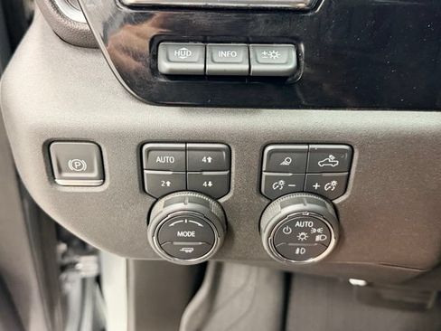 Certified 2025 Chevrolet Silverado 1500 High Country w/ High Country Premium Package AWD/4WD image 19