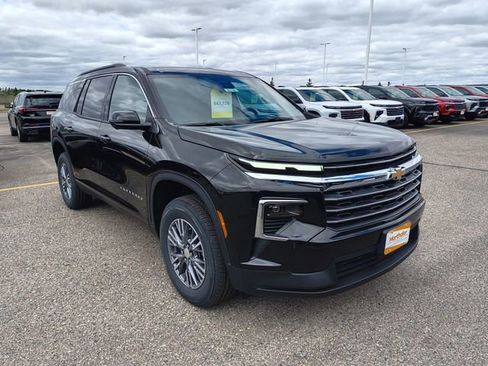 New 2026 Chevrolet Traverse LT w/ Driver Confidence Package AWD/4WD image 2