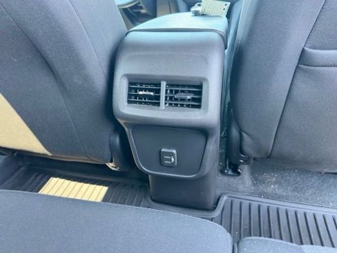 Used 2024 Chevrolet Equinox LT FWD image 12
