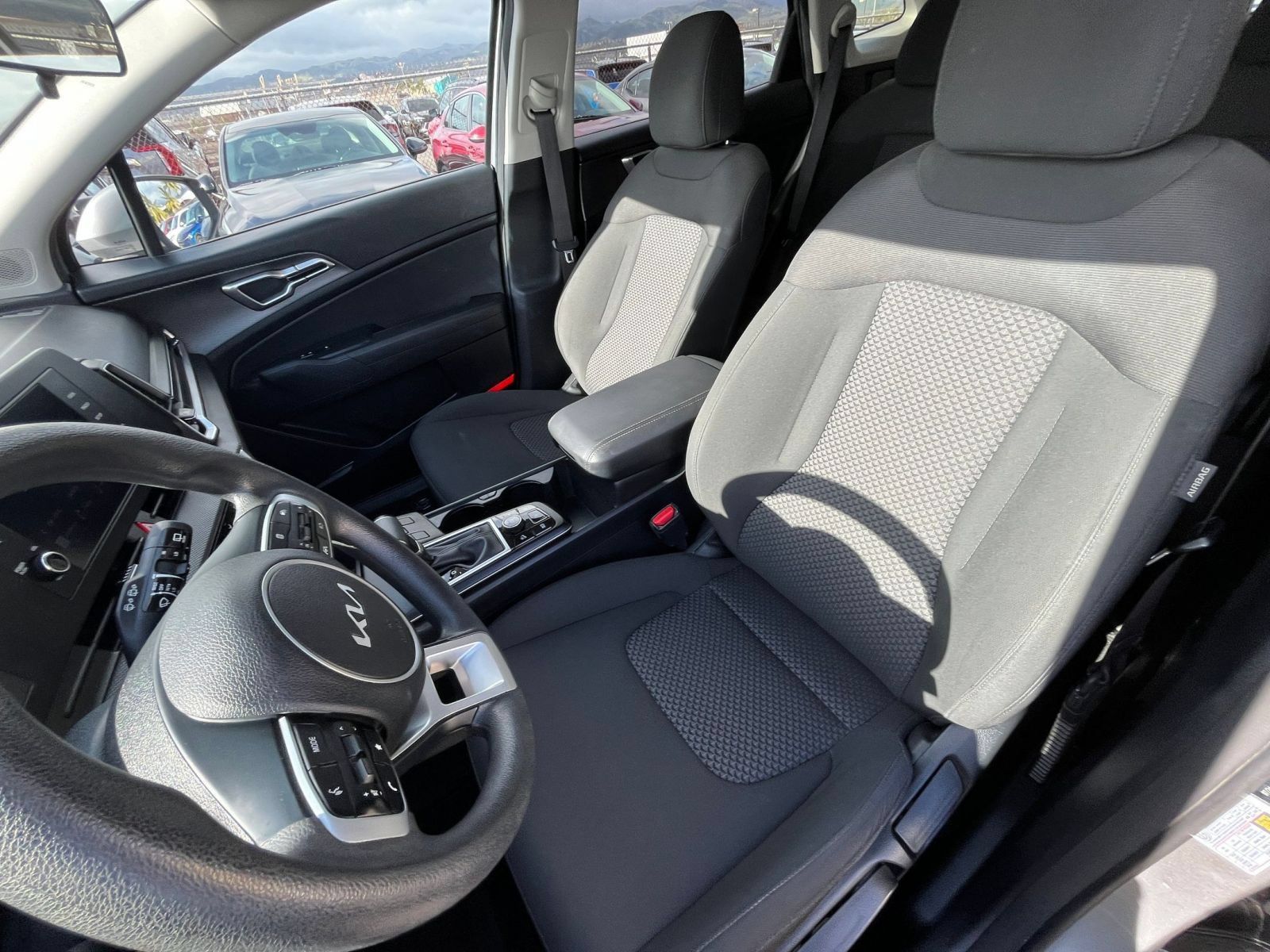 Used 2025 Kia Sportage LX FWD image 34