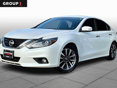Used 2017 Nissan Altima 2.5 SL w/ 2.5 Technology Package