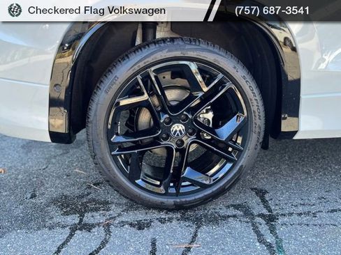 New 2026 Volkswagen Tiguan SE R-Line image 6