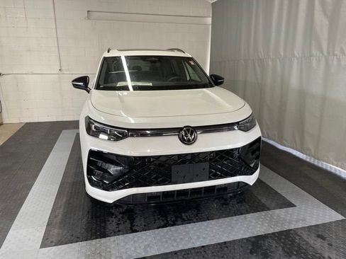 New 2026 Volkswagen Tiguan SE R-Line AWD/4WD image 2