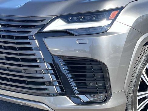Used 2023 Lexus LX 600 4WD w/ Luxury Package image 9