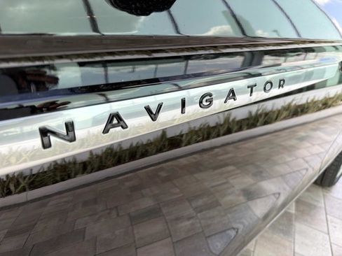 New 2026 Lincoln Navigator Reserve AWD/4WD image 8