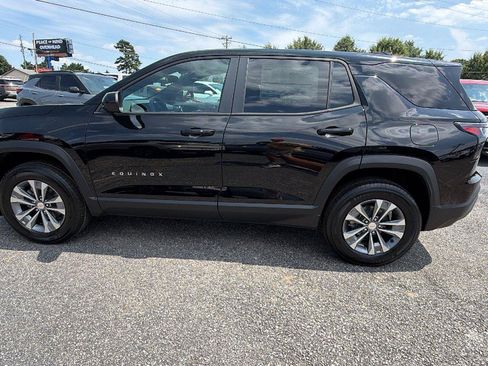 New 2027 Chevrolet Equinox LT w/ Convenience Package II FWD image 11