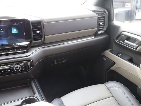 Used 2024 Chevrolet Silverado 2500 ZR2 w/ Technology Package AWD/4WD image 21
