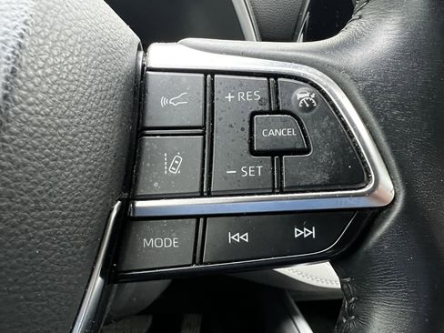Used 2021 Toyota Highlander XLE AWD/4WD image 18
