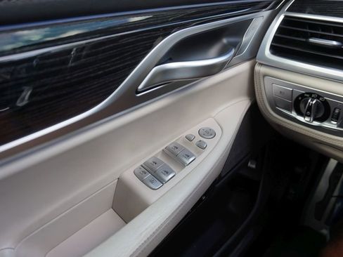 Used 2019 BMW 750i w/ Executive Package image 41