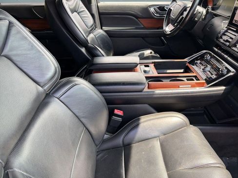 Used 2018 Lincoln Navigator Select AWD/4WD image 31