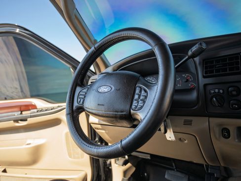 Used 2005 Ford Excursion Eddie Bauer image 33