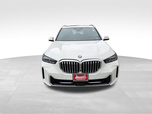 Used 2025 BMW X5 xDrive50e image 9