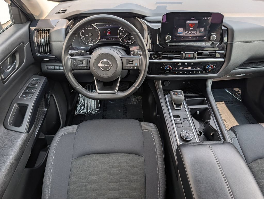Used 2025 Nissan Pathfinder SV AWD/4WD image 17