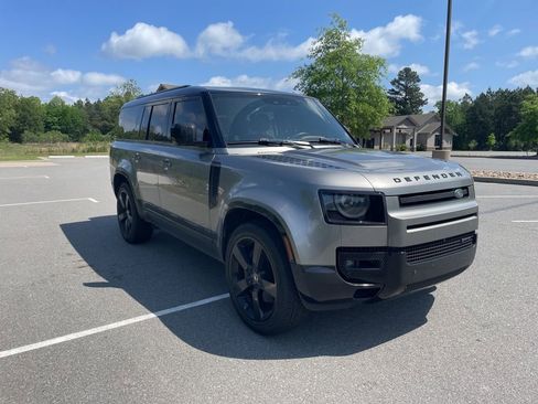 Used 2023 Land Rover Defender 130 X-Dynamic SE image 7