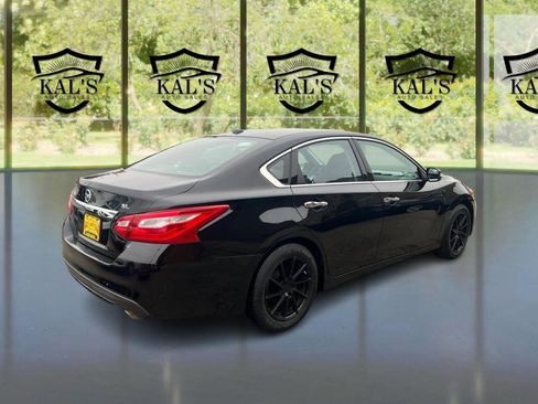 Used 2017 Nissan Altima 2.5 SL w/ Moonroof Package image 5