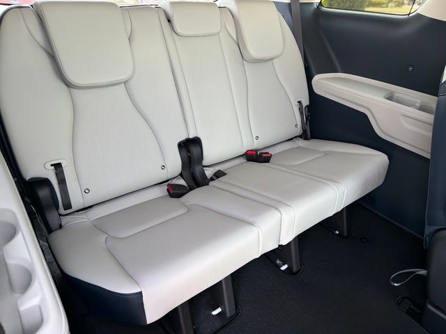 New 2027 Kia Carnival SX w/ Dark Edition Package FWD image 24