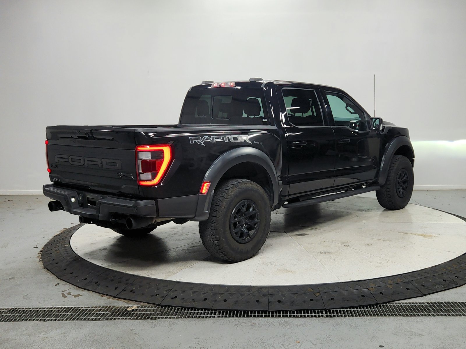 Used 2023 Ford F150 Raptor w/ Raptor 37 Performance Package AWD/4WD image 8