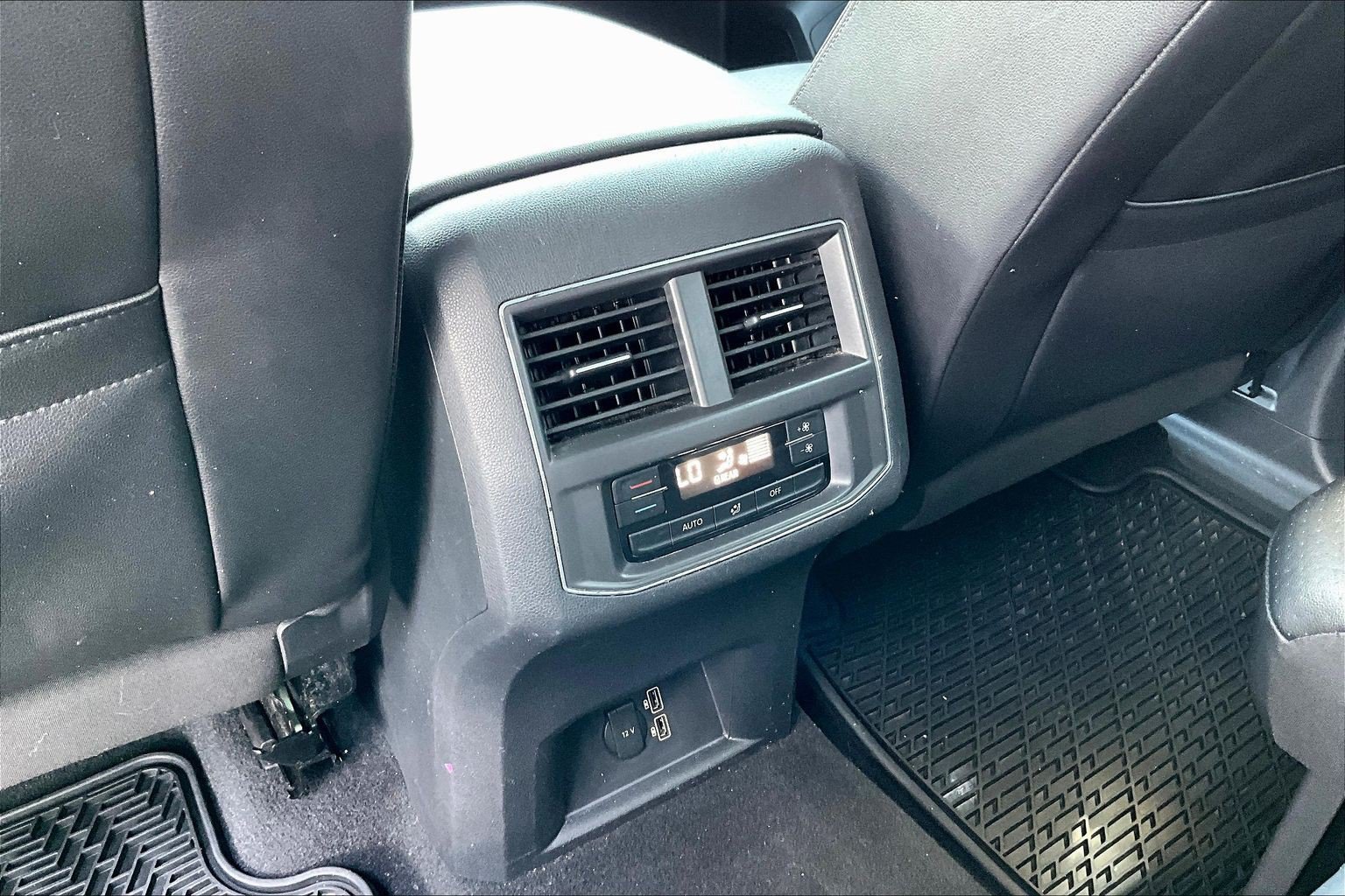 Used 2019 Volkswagen Atlas SE w/ Towing Package FWD image 9