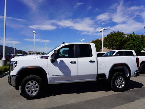 Used 2024 GMC Sierra 2500 Pro w/ Convenience Package AWD/4WD image 8