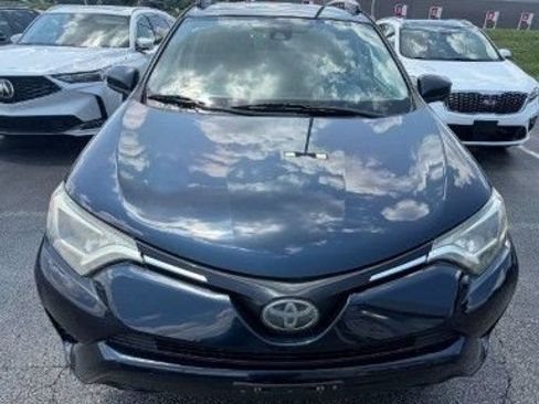 Used 2017 Toyota RAV4 LE FWD image 5